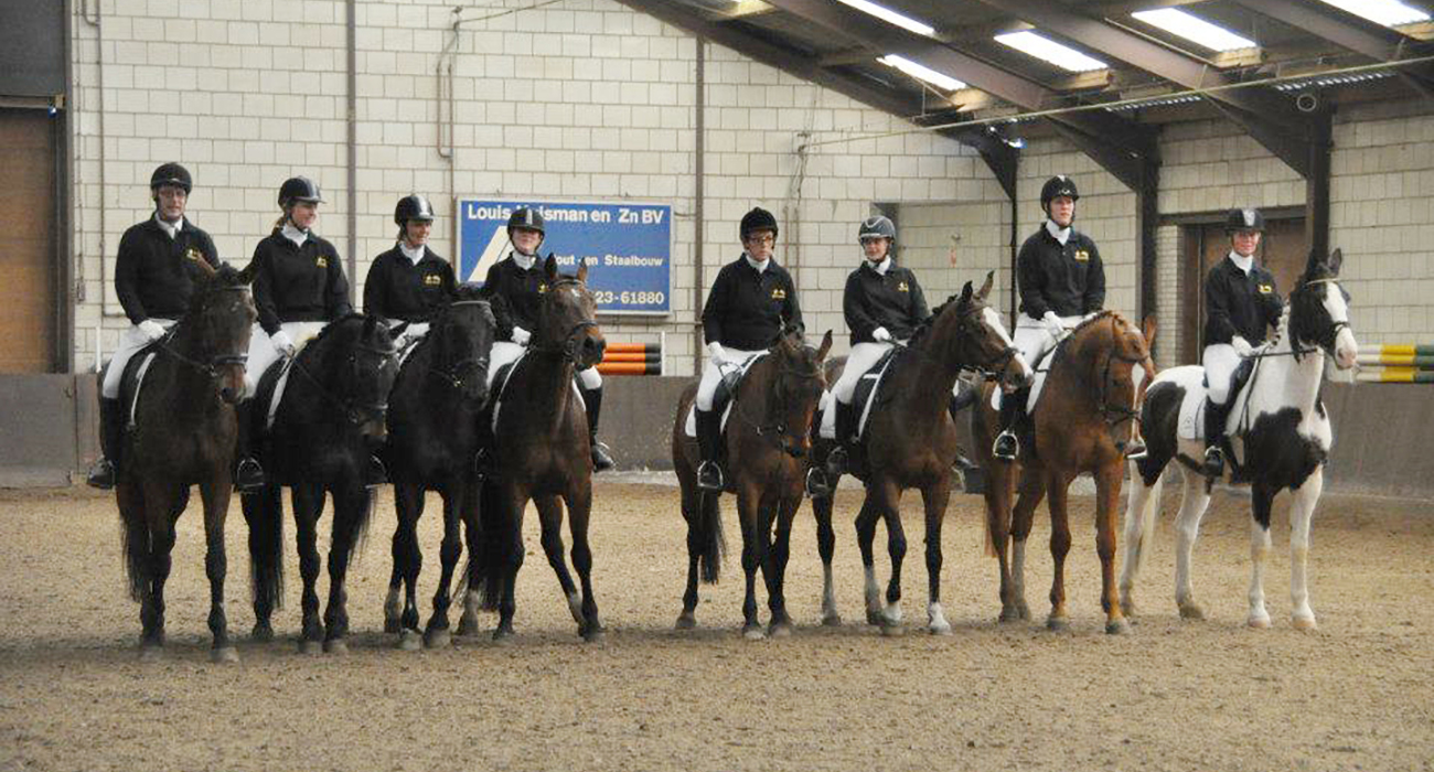 Ruiters in manege